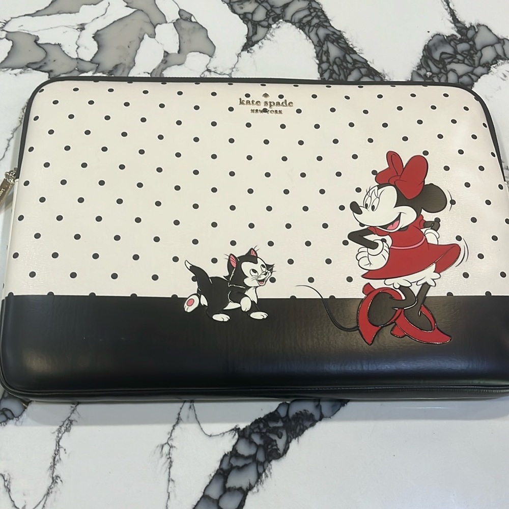 Laptop sleeve